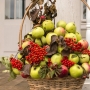 «В саду срывает осень яблоки…», выставка композиций из яблок (0+)