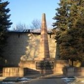 Сквер Павших борцов и Обелиск в ознаменование первых побед Красной Армии в 1918 году