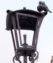 Памятник уличному фонарю